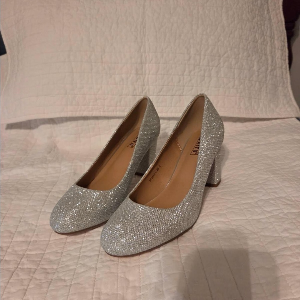 Elegant Silver Glitter Pumps